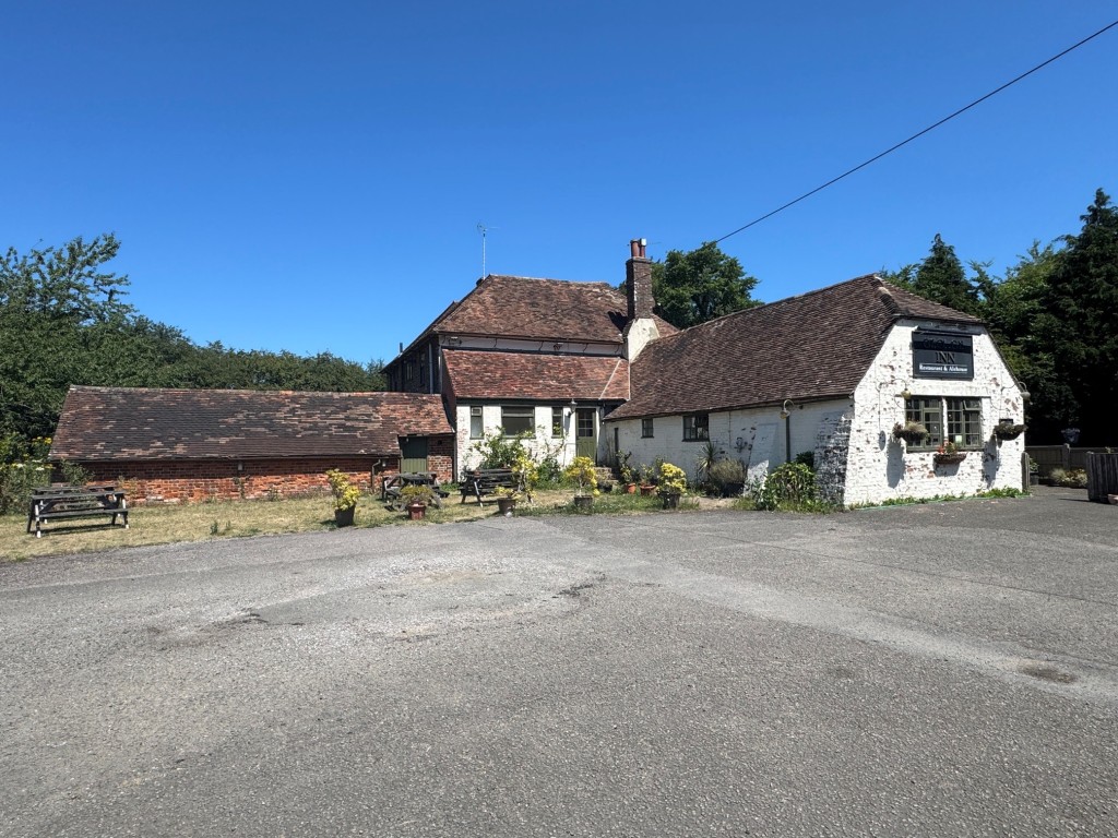 Lot: 107 - PERIOD FREEHOLD FREEHOUSE ON 1.5 ACRE PLOT WITH POTENTIAL - Rear of the property from the car park